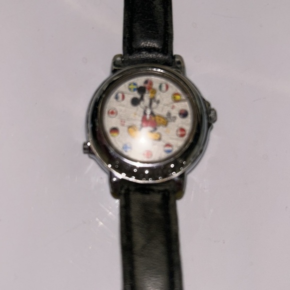 Musical Lorus Mickey Mouse World Flag Watch - Picture 2 of 5